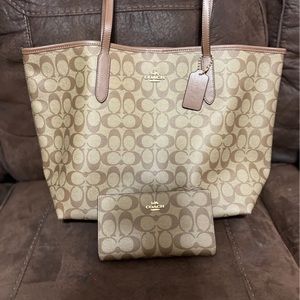 Coach tote bag w/ wallet